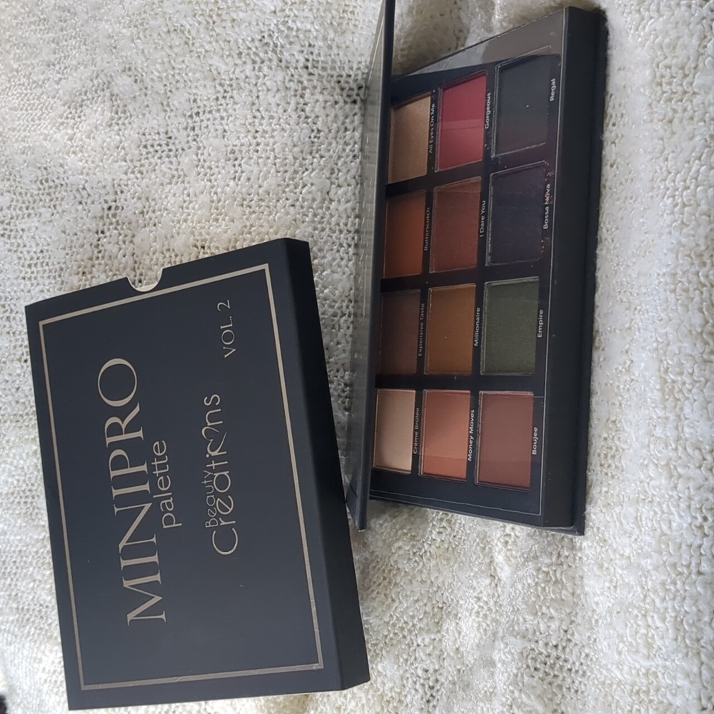 Beauty Creations MINIPRO Vol.2 twelve shade pallete, 26g/0.92oz - Picture 12 of 12